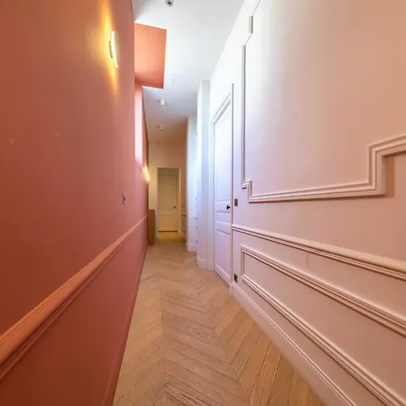 Exceptional Family 8p - Victor Hugo Apartment