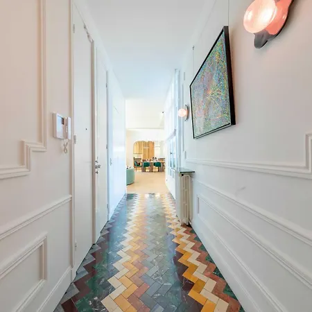 Exceptional Family 8p - Victor Hugo Apartment *