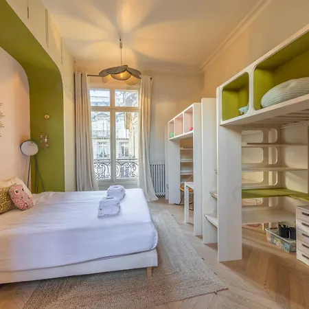 Exceptional Family 8p - Victor Hugo Apartment