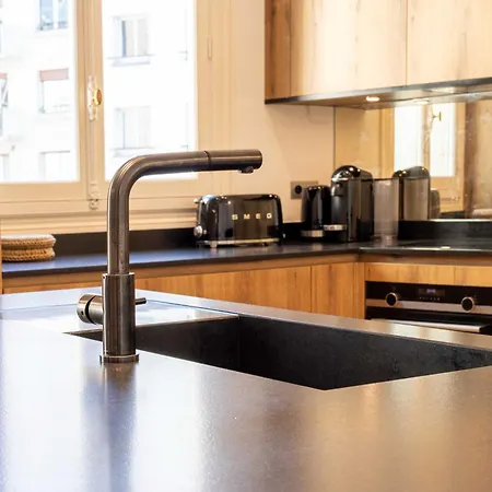 Exceptional Family 8p - Victor Hugo Apartment
