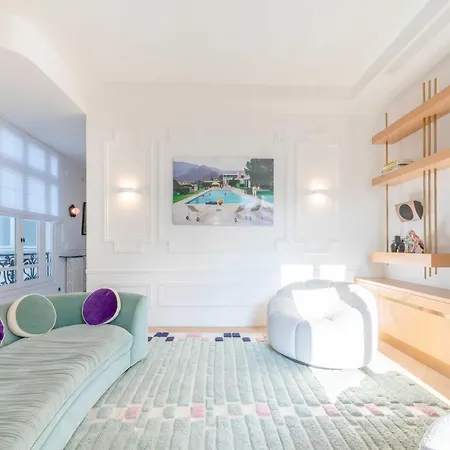 Exceptional Family 8p - Victor Hugo Apartment *