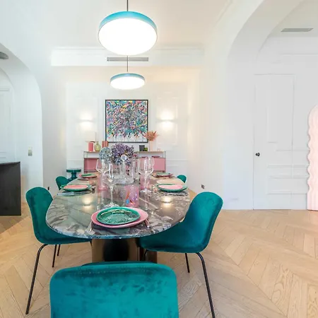 Exceptional Family 8p - Victor Hugo Apartment Paris