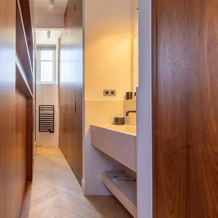 Exceptional Family 8p - Victor Hugo Apartment *
