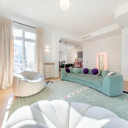 Exceptional Family 8p - Victor Hugo Apartment