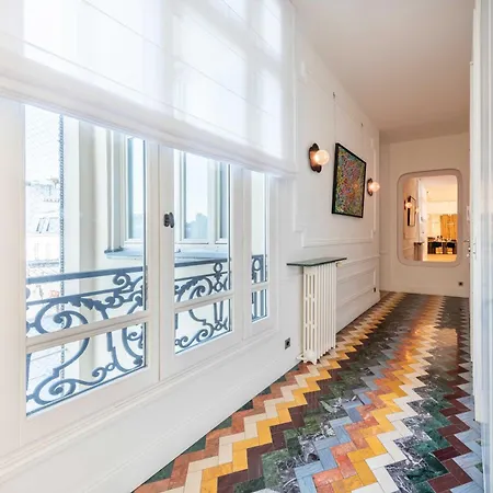 Exceptional Family 8p - Victor Hugo Apartment *
